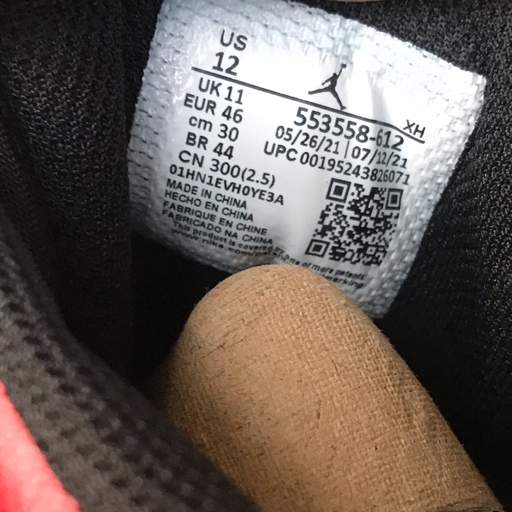 Air Jordan Retro 1 ‘Bred Toe’ Low (2021) - Picture 12 of 15